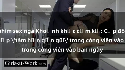 phim sex nga Khoảnh khắc cấm kỵ: Cặp đôi bị bắt gặp 'tâm hồn gần gũi' trong công viên vào ban ngày